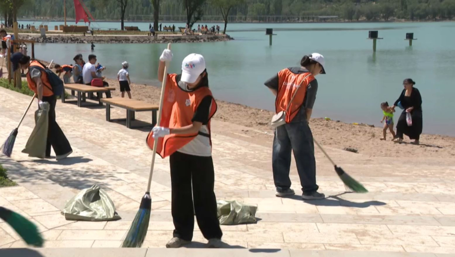 Алматыда Сайран көлінің жағалауы қоқыстан тазартылды