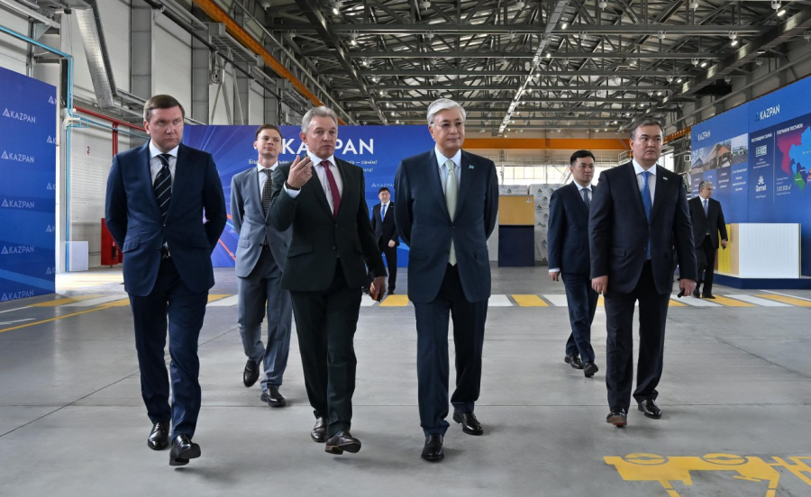 Президент осмотрел завод по производству сэндвич-панелей KazPan