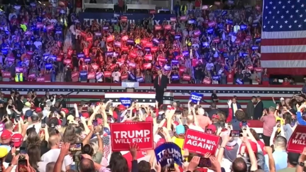 Трамп опережает Харрис во всех колеблющихся штатах