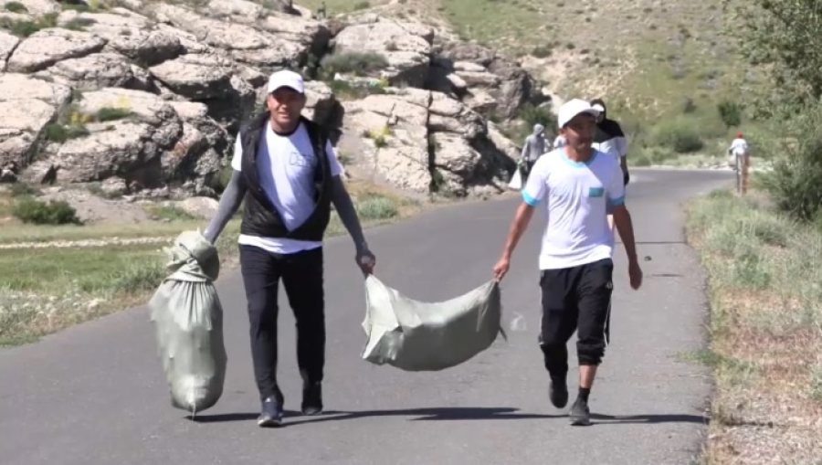 В Кентау молодежь и волонтеры состязались в плоггинге