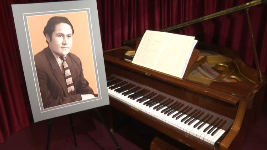 Выставку к 100-летию Нургисы Тлендиева открыли в Алматы