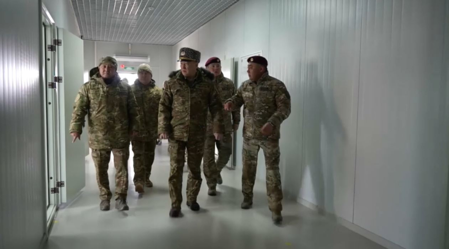 Қорғаныс министрі арнайы жасақ бөлімдерін тексерді