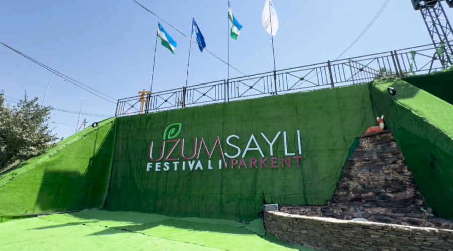 Өзбекстанда жүзім фестивалі өтті