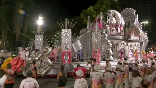 Знаменитый на весь мир карнавал стартовал в Бразилии