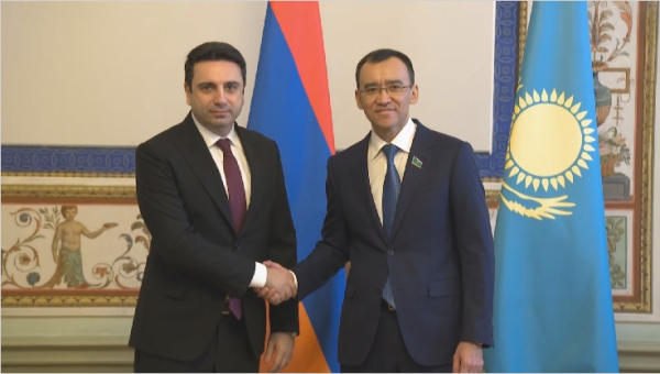 Ашимбаев провел двусторонние встречи в Санкт-Петербурге