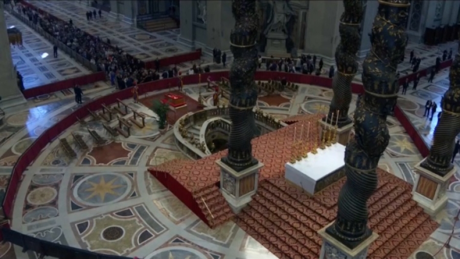 Тело Папы Римского Франциска доставили в собор для прощания