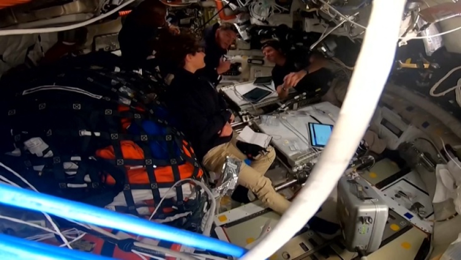 Экипаж миссии «Артемида-2» облетел Луну