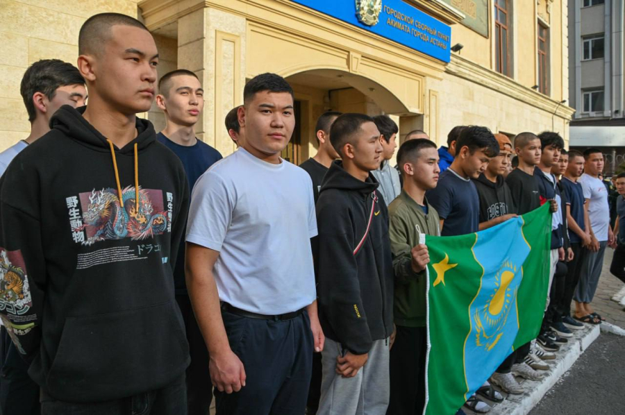 Первую команду новобранцев в ряды Погранслужбы проводили в Астане
