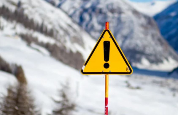 Воздержаться от походов в горы из-за угрозы лавин рекомендует МЧС