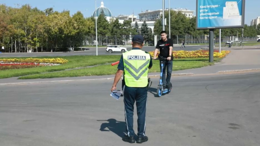 Контроль за электросамокатчиками усилили в Астане