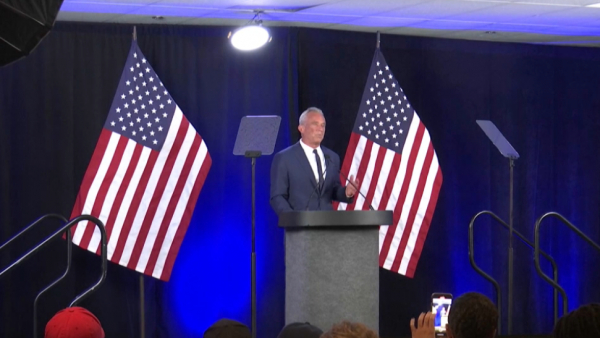 Кіші Роберт Кеннеди президенттікке үміткерліктен бас тартты