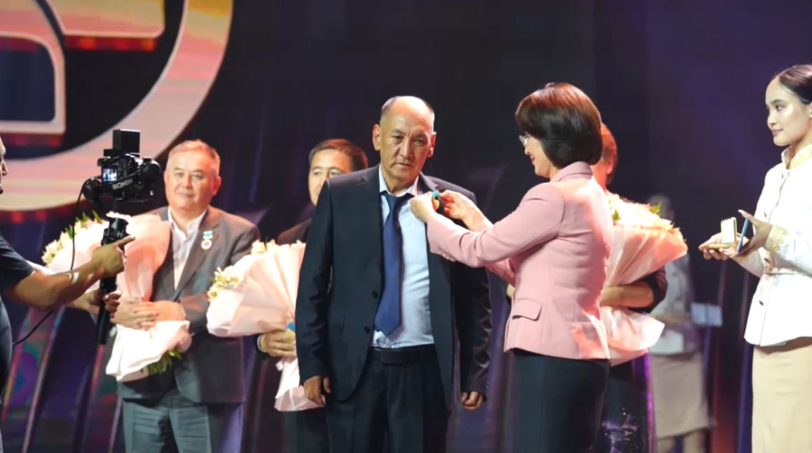 Премию «Алтын Шипагер» вручили лучшим врачам столицы