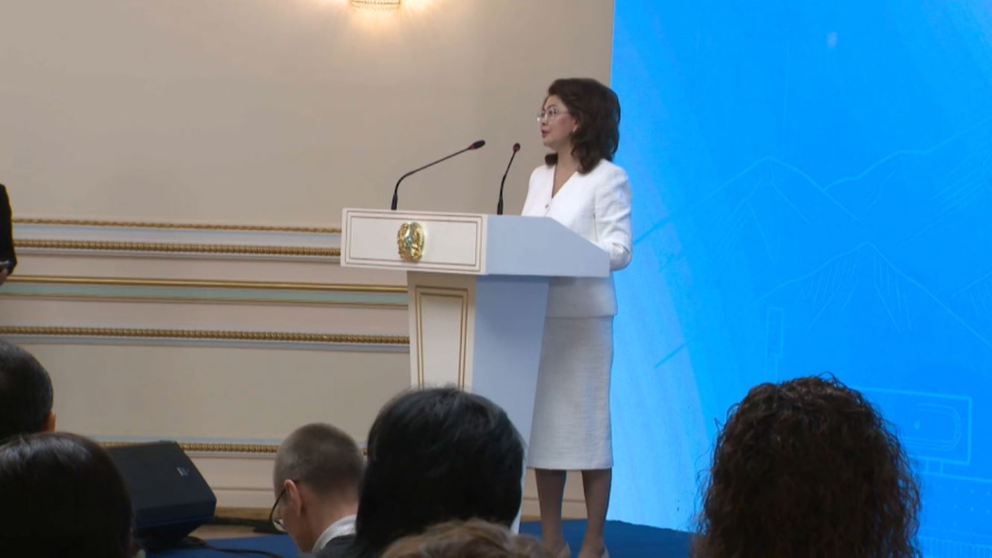 Алматыда мәдениет және өнер қызметкерлеріне Президент атынан 60 пәтердің кілті берілді