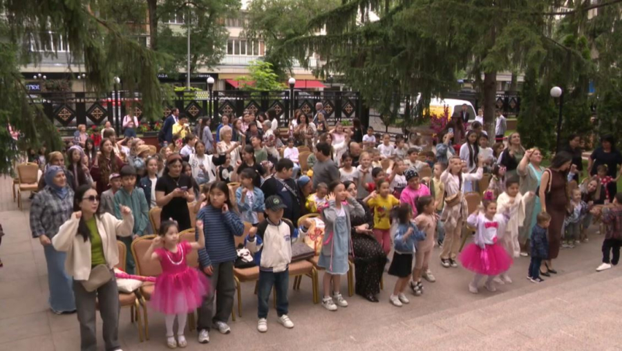 Қазақстан халқы Ассамблеясы алматылық балаларға базарлық жасады