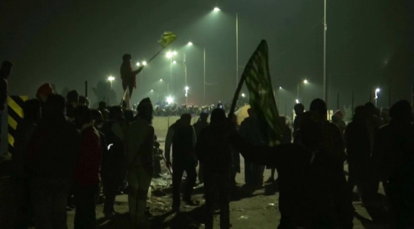 Протесты в Индии: фермеры блокируют движение на дорогах
