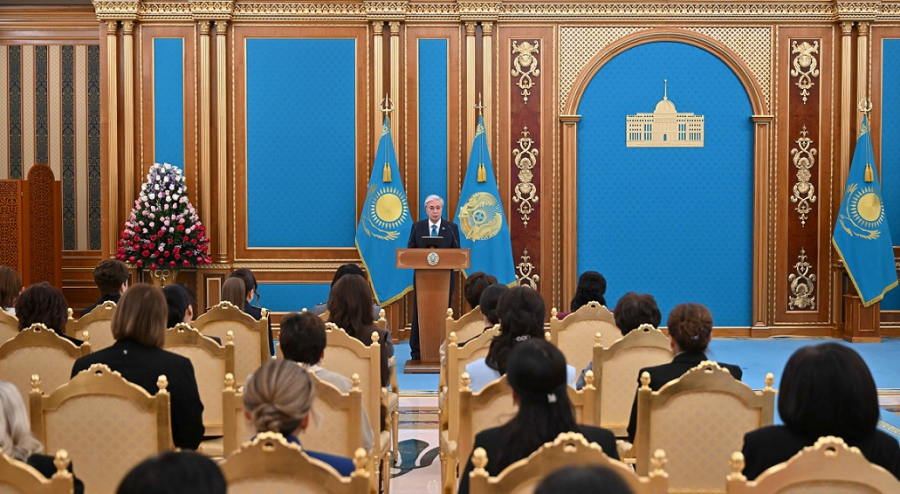 Глава государства выступил на торжественном мероприятии к 8 Марта