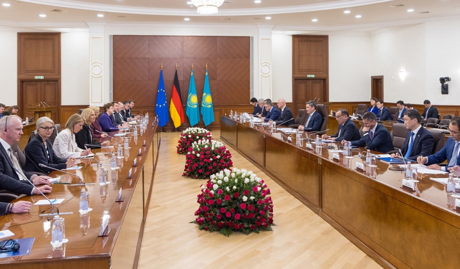 Казахстан договорился об увеличении поставок нефти в Германию