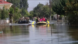 В Греции эвакуируют жителей затопленных районов