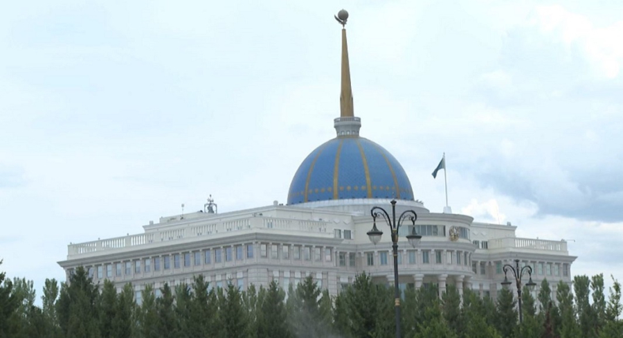 Поздравительные телеграммы поступают в адрес Президента