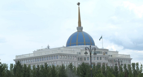 Поздравительные телеграммы поступают в адрес Президента