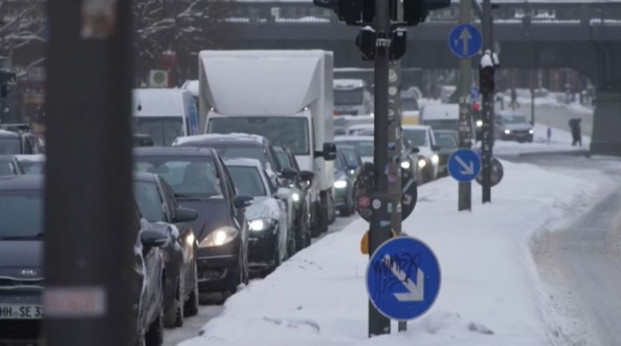 Шторм вызвал транспортный коллапс в ФРГ