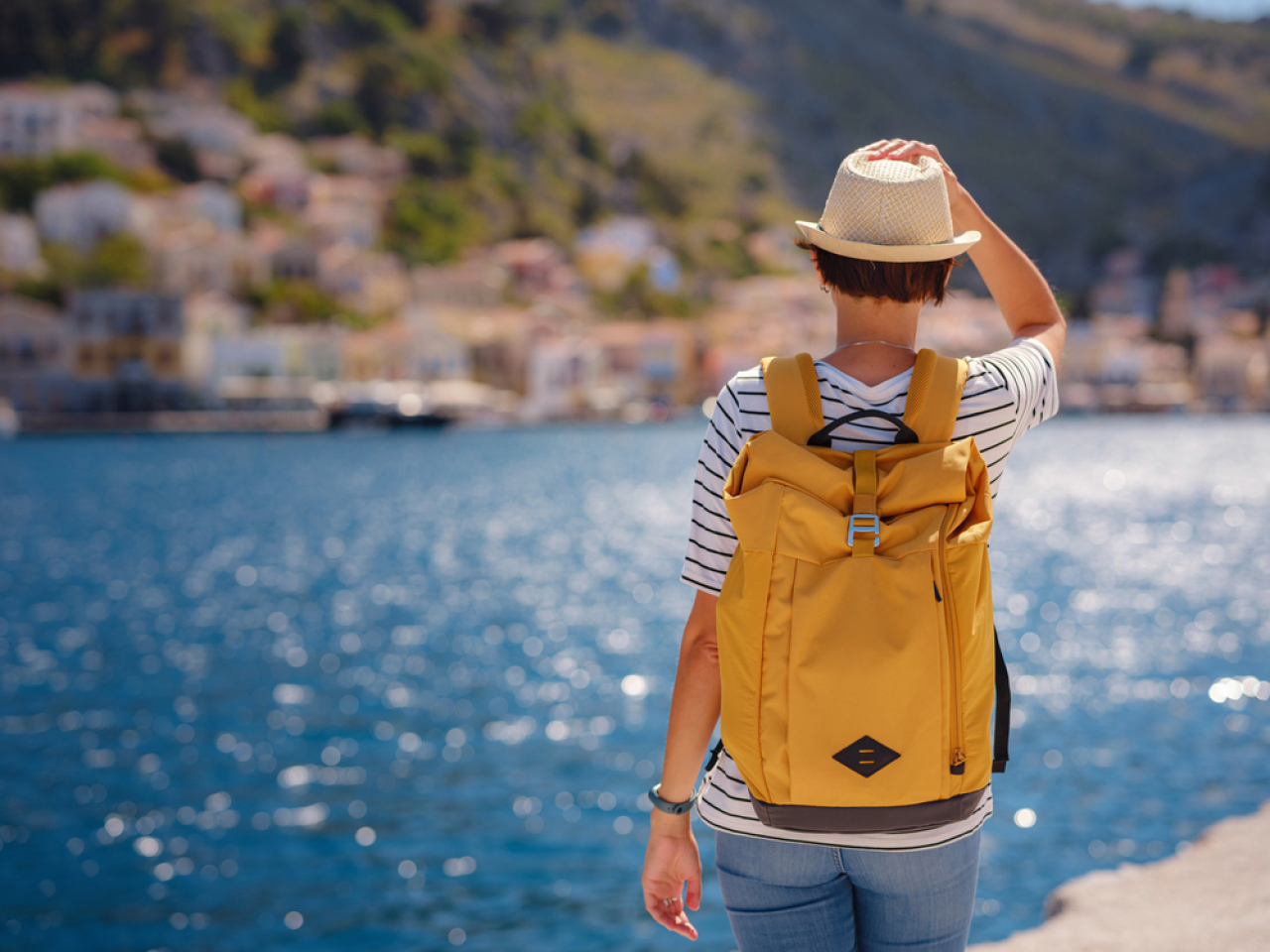 Президент подписал закон по поддержке туристской отрасли и детского спорта