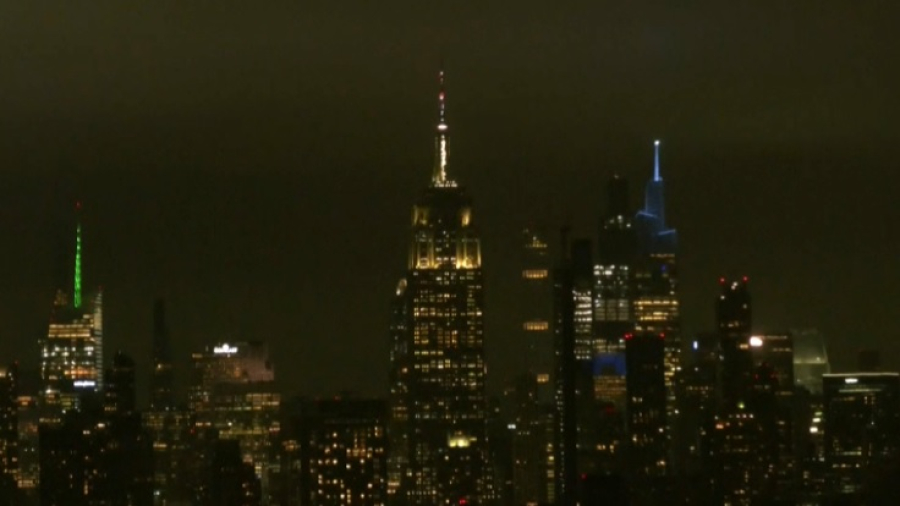 Париж и Нью-Йорк почтили память Папы Римского Франциска