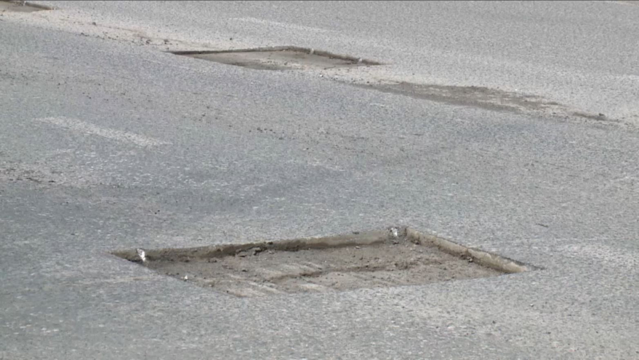 Атырауда жыл сайын жөнделетін жолдың сапасы сын көтермейді