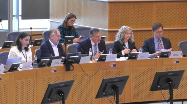 ЕС отложит введение ответных тарифов против США до середины апреля