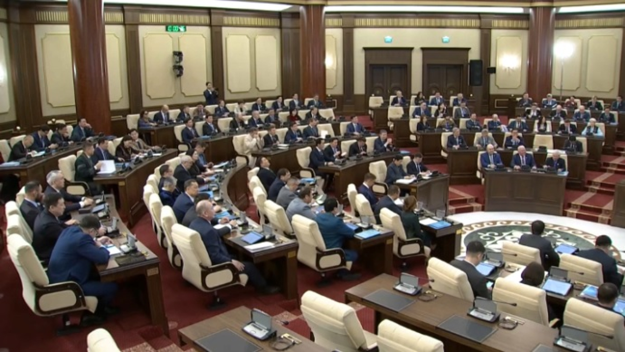 Поправки внесут в 8 конституционных законов