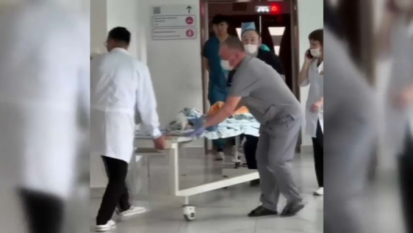 Ребенок оказался в реанимации после падения облицовки на голову