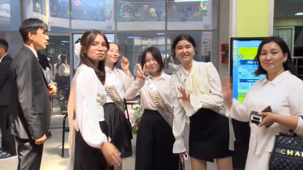 Учебный год завершился у казахстанских школьников