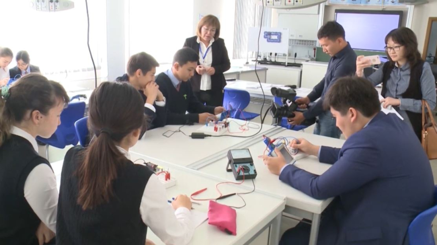 Каждый второй казахстанский школьник возвращается с олимпиады с победой