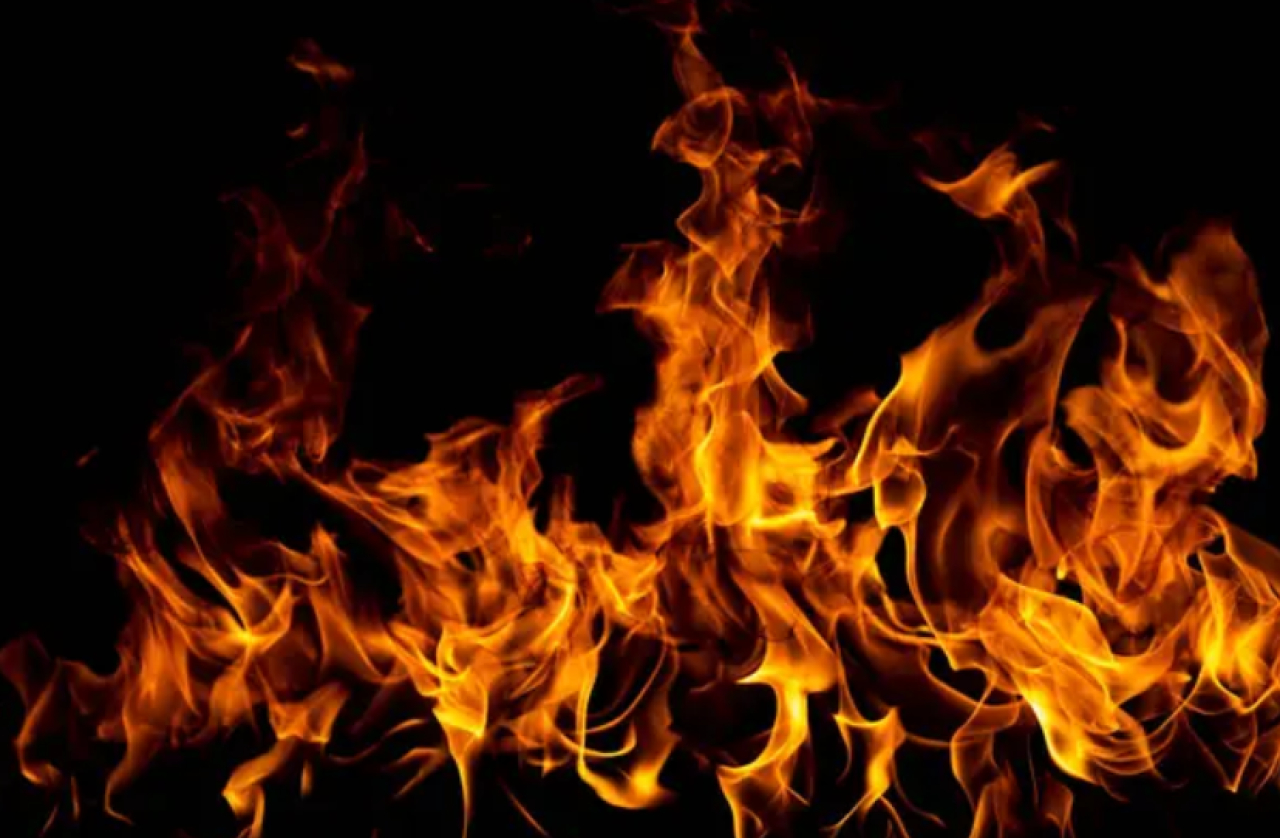 Пожар по повышенному рангу тушат в Алматы