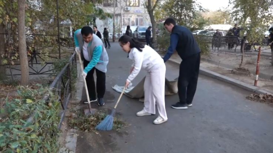 Тысячи шымкентцев вышли на уборку города