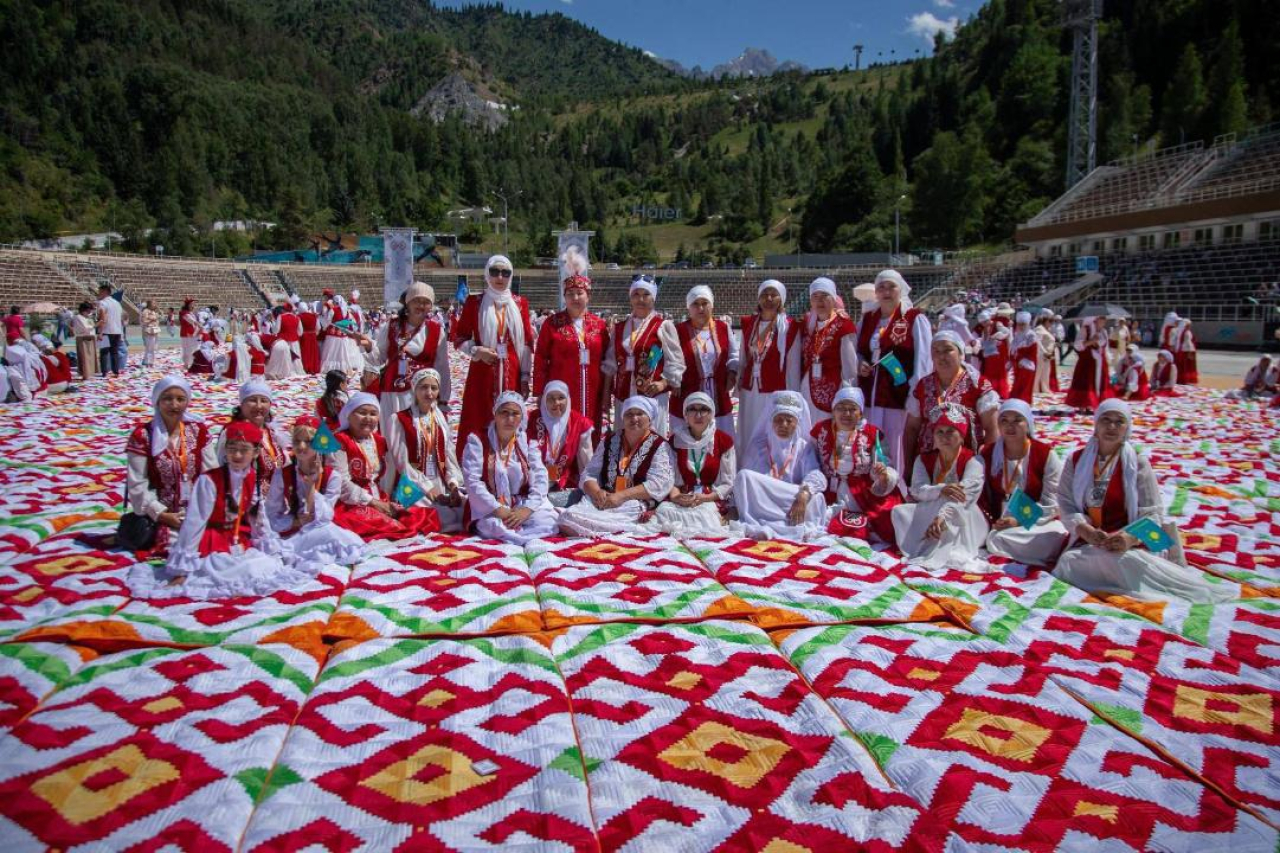 Абай облысының 13 мұғалімі мен 2 оқушысы әлемдік рекордтар кітабына енді