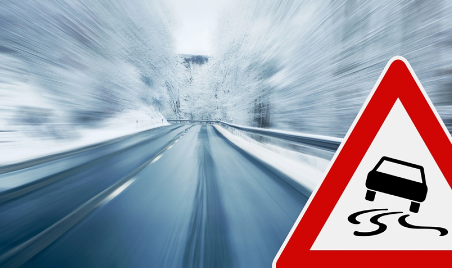 Гололёд и снег: водителям и пешеходам напомнили об ограниченной видимости