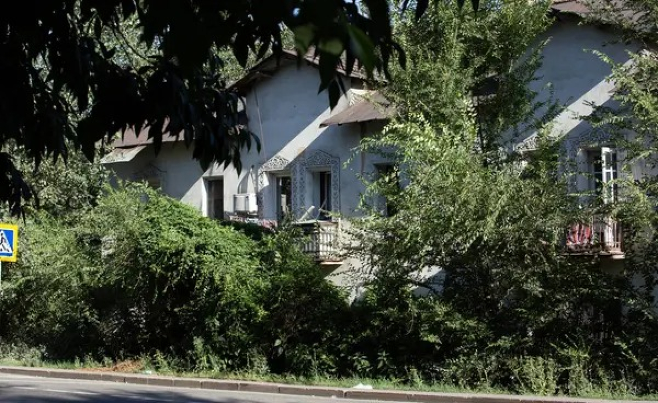 Алматыда алдағы бес жылда сүрілетін үйлердің тізімі белгілі болды