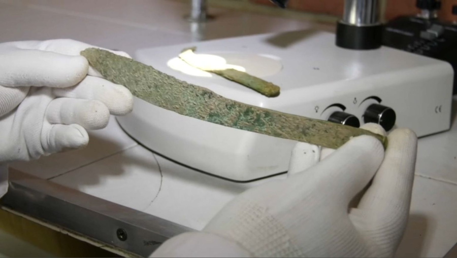 Баянауылдан сақ дәуірінің пышақтары табылды