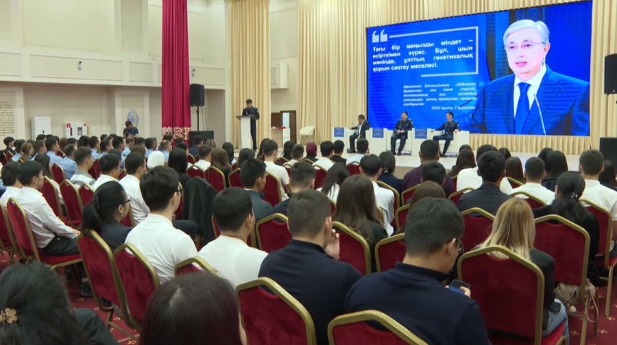 Атырауда тәртіп сақшылары студенттерге қылмыстың алдын алу шараларын түсіндірді