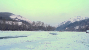 Горную реку в ВКО экстренно освободили от ледяных заторов