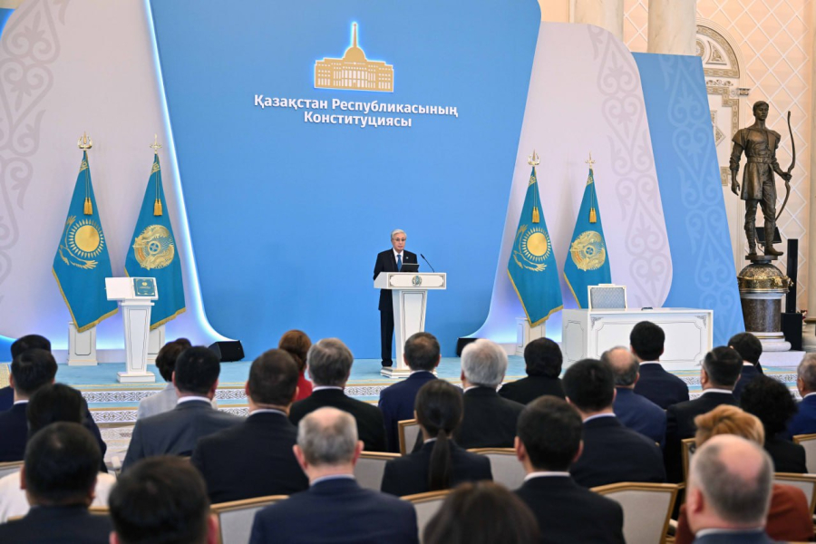 Президент принял участие в торжественном мероприятии, посвященном принятию Конституции