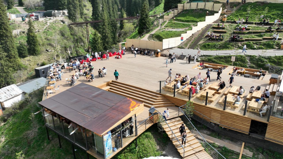 Более 1,1 млн туристов посетили Алматы за полгода