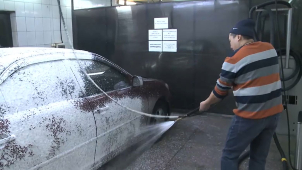 Көлік жуатын орындарда су үнемделмей жатыр