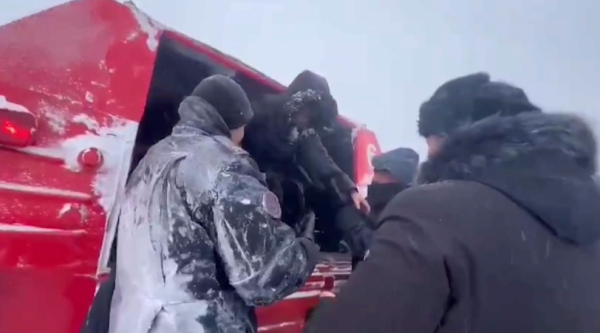 Ақтөбе облысында жолда қалғандарға ас-су жеткізіліп жатыр