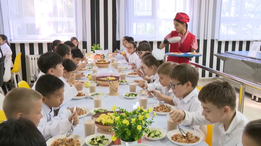 Алматы мектептерінде ас мәзірі жаңартылды