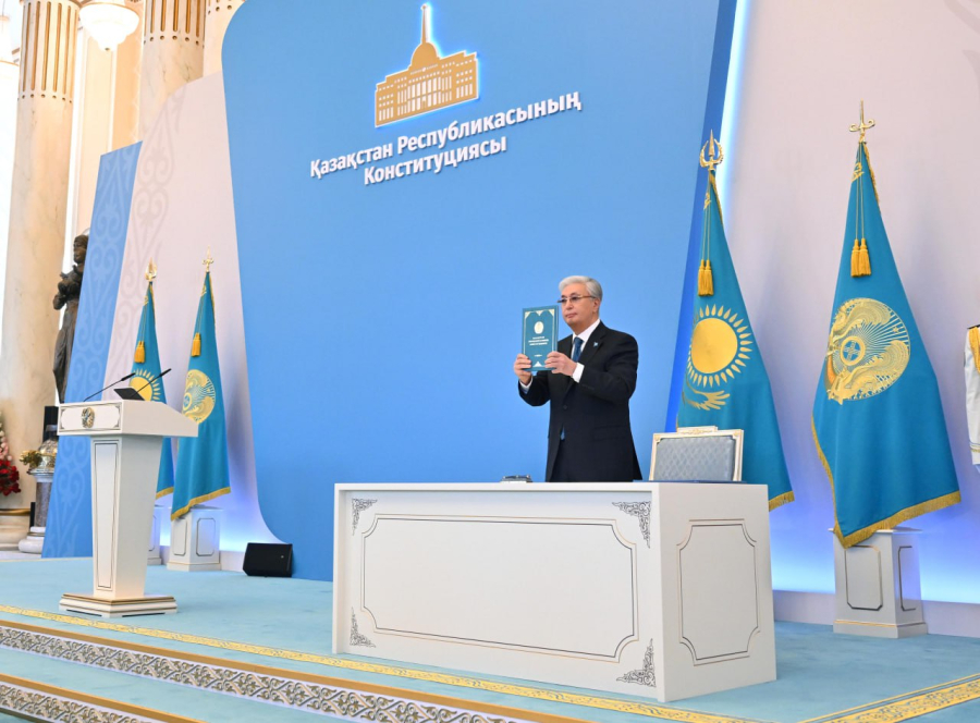 Конституция 1 шілдеден бастап ресми күшіне енеді