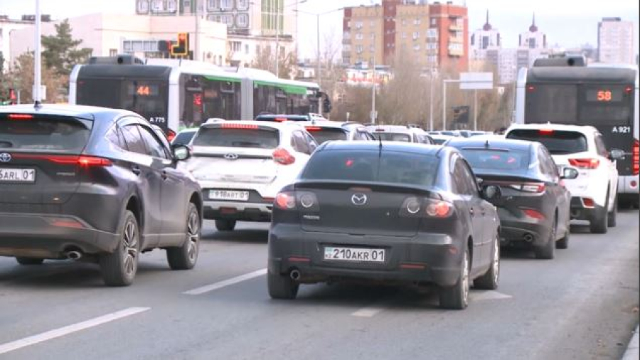 Астанада күн жылынып, кептеліс көбейді