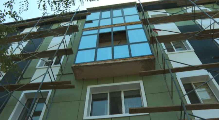 Фасады и крыши девяти домов обновляют в центре Тараза
