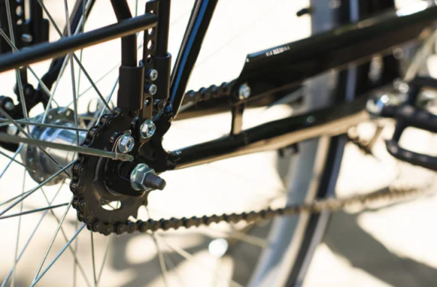 Трёхлетний ребенок зажал палец в цепи велосипеда в Атырау